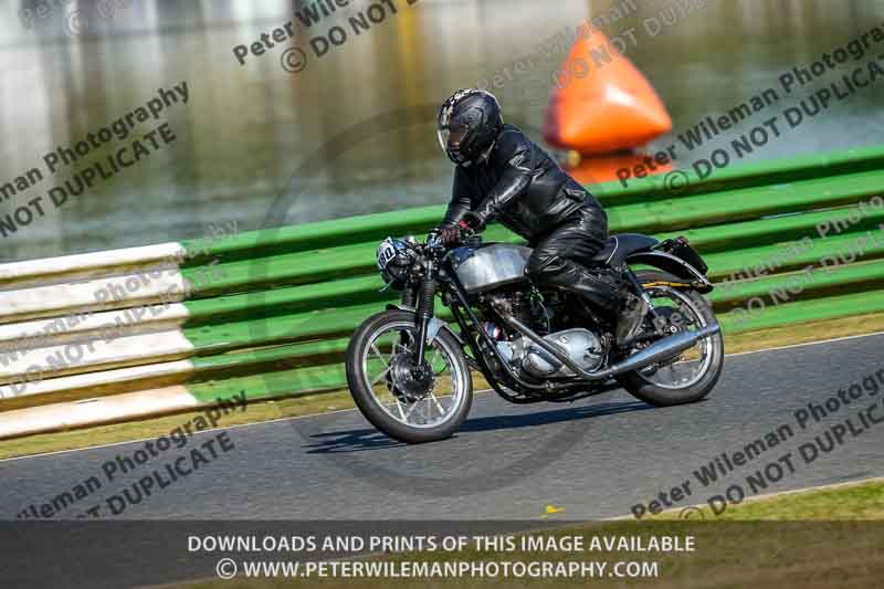 Vintage motorcycle club;eventdigitalimages;mallory park;mallory park trackday photographs;no limits trackdays;peter wileman photography;trackday digital images;trackday photos;vmcc festival 1000 bikes photographs